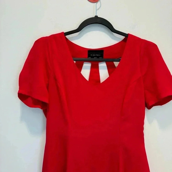 Dress Forum - dress size M - Picture 3 of 10